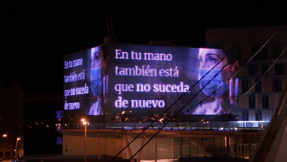 campana-recordatorio-covid-video-edificio-etopia