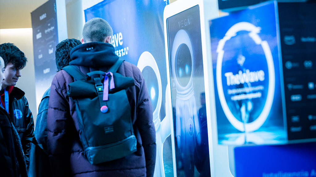 Digital-The-Wave-2025-04